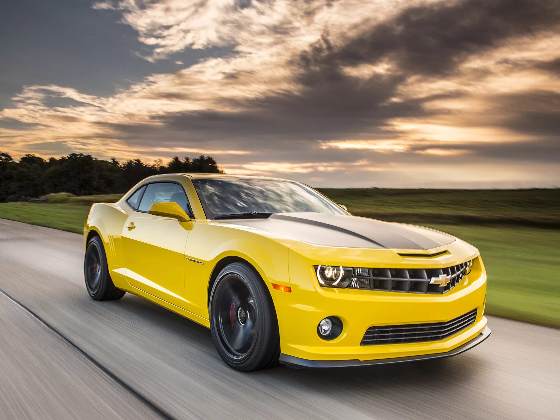 Машина шевроле камаро. Шевроле Камаро. Шевроле Камаро Бамблби. Chevrolet Camaro 2015. Спорткар Шевроле Камаро.