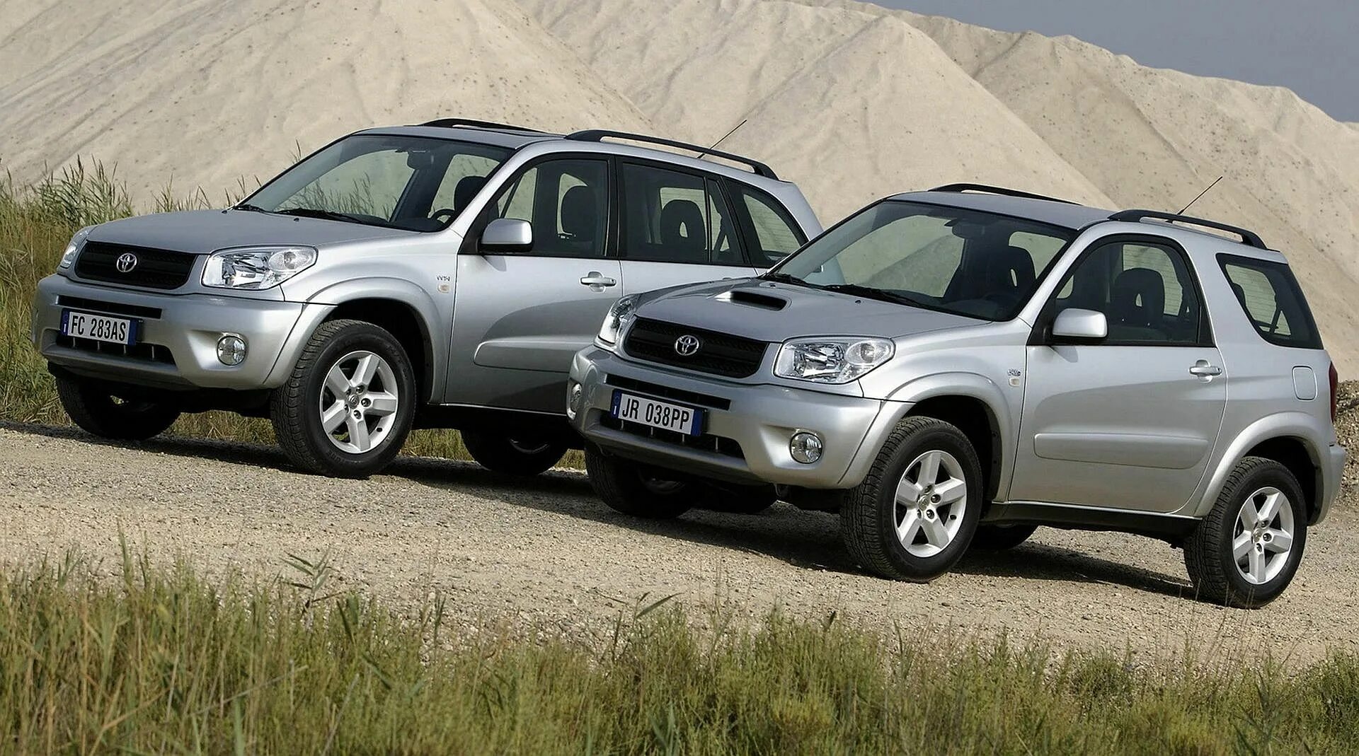 Похожие на рав 4. Toyota rav4 2003. Toyota rav4 2002. Тойота рав 4 2003. Тойота рав 4 2002г.