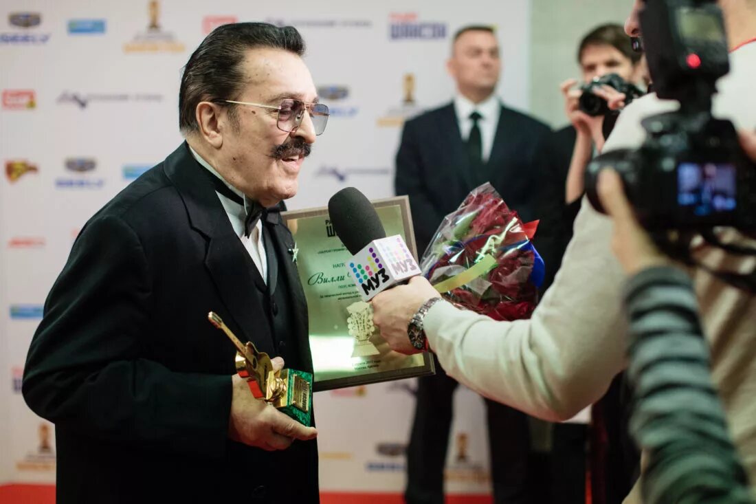 михаил гуцериев продюсерский центр. гуцериев михаил сафарбекович. гуцериев михаил сафарбекович жена фото. михаил гуцериев. микаил гуцериев.