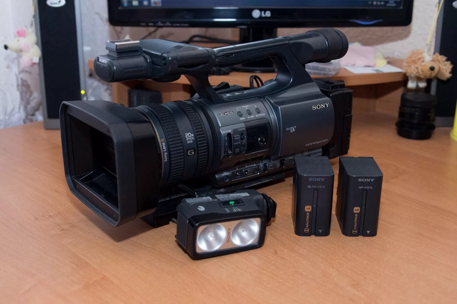 Видеокамера sony vx2100. Sony hvr-v1 mic. Видеокамера "sony" dcr-hc. Видеокамера sony ccd-trv59e. Видеокамера sony 8 мм.