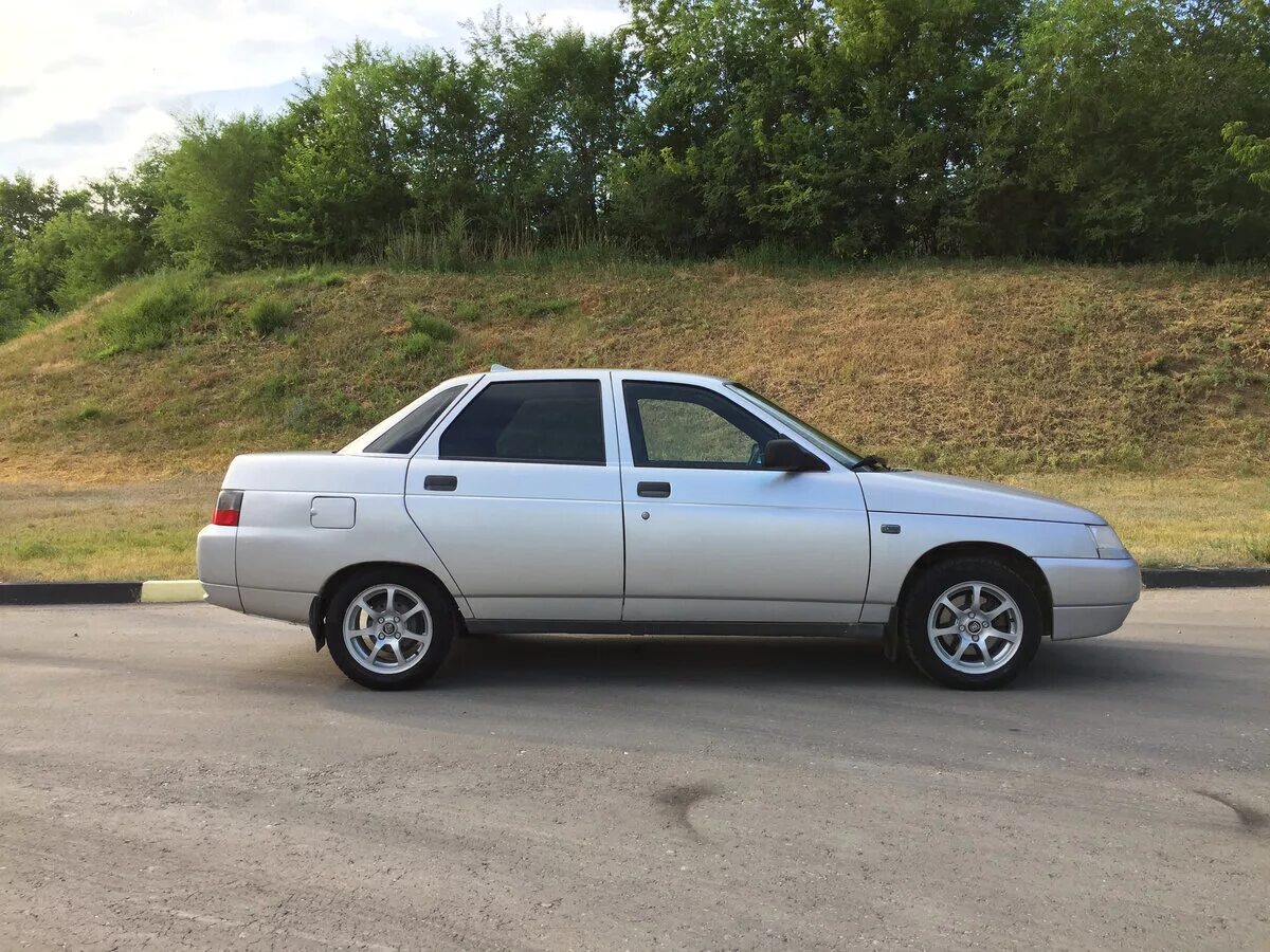 Лада ваз 2110 универсал. Ваз 2110 1. Лада 2110 сбоку. Ваз-2110 (lada 110). Ваз 2110 сбоку.