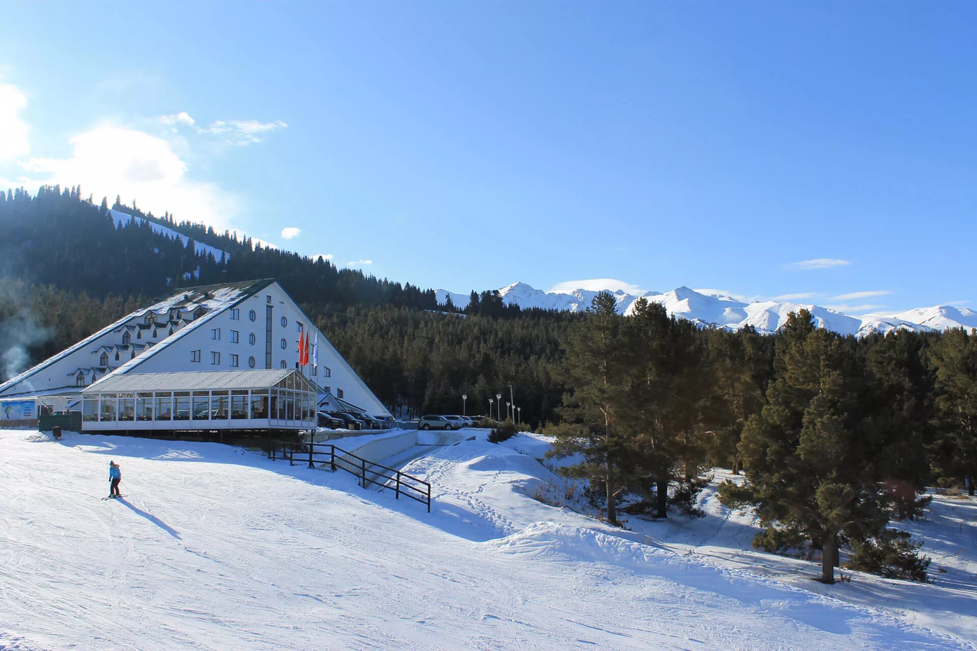 Хвалынь горнолыжный курорт самарская область лето. Алпатьево рязань горнолыжный склон. Хвалынь горнолыжный комплекс. Синяя трасса архыз. Склон 20.