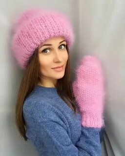 Шапка из мохера с отворотом спицами