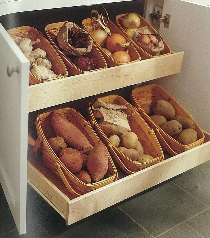 Хранение овощей своими руками. Ящик для картошки. Ящик для овощей на кухню. Ящик для хранения картошки. Ящик для хранения картофеля в квартире.