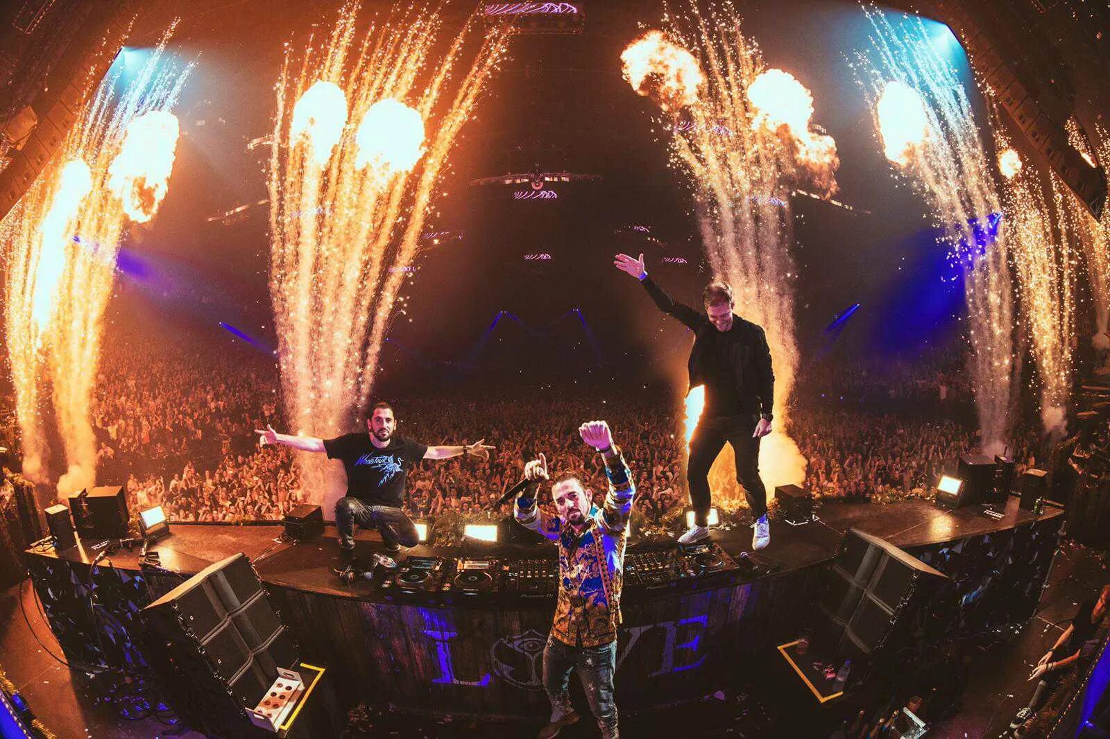 To the beat dimitri vegas. Dimitri vegas. To the beat dimitri vegas. Dimitri vegas like mike hardwell unity. диджей.
