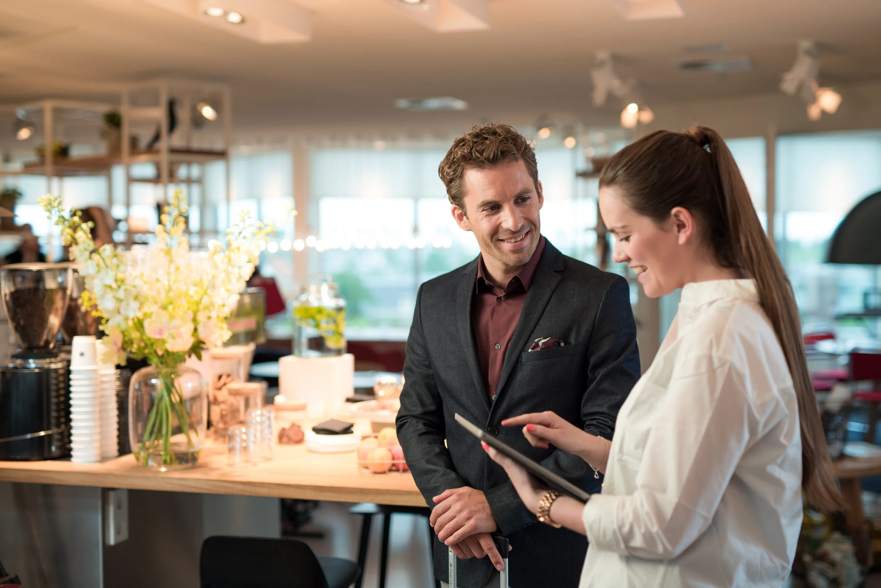 Этикет отель. Operations management. Hotel operations. Hotel operations. Менеджер гостиницы.