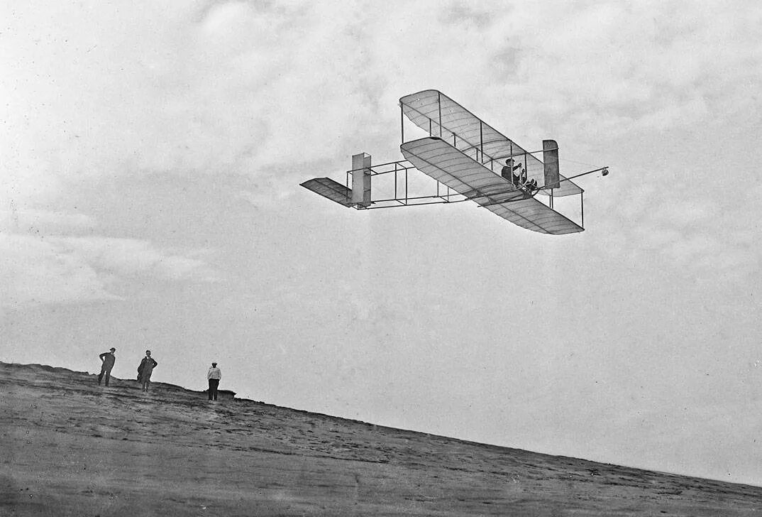 Первые самолеты братьев райт. Первый полет братьев Райт 1903. Братья Райт первый самолет. Флайер 1 братьев Райт. Аэроплан братьев Райт.