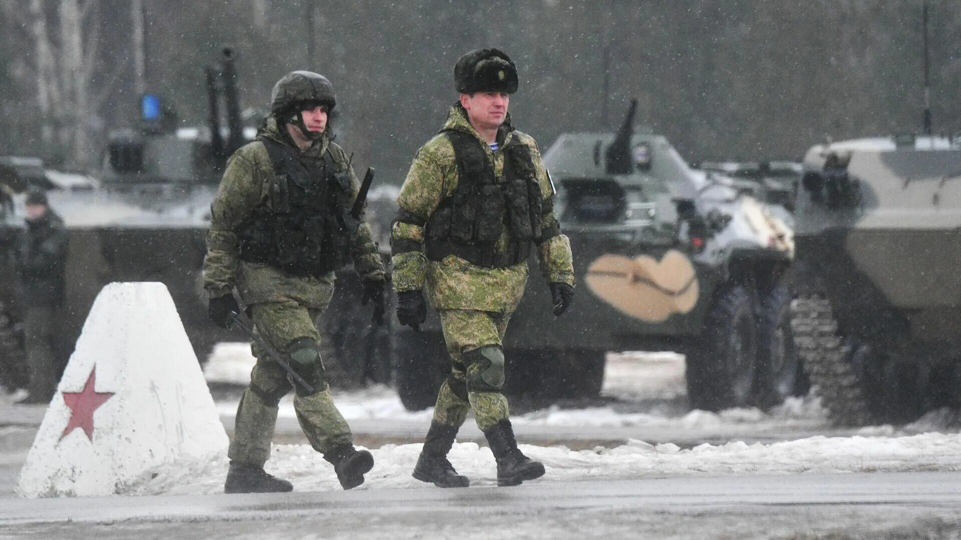 Российские войска заходят. Российские войска. российские военные на украине. российские войска в беларуси. россия война.