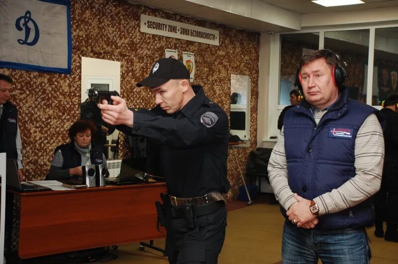 Тир арсенал чебоксары. Витязь охранное предприятие челябинск. Витязь чебоксары. Витязи в чебоксарах. Эмблема стрелкового клуба.