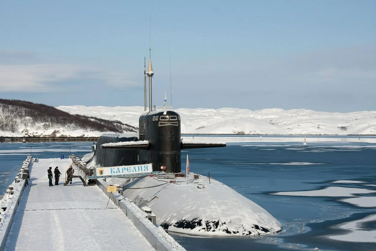 Гаджиево мурманская. БДРМ Карелия. База АПЛ Гаджиево. База Гаджиево подводные лодки. Подлодка Карелия Гаджиево.