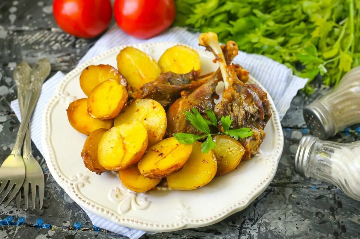 Как вкусно замариновать картошку для запекания