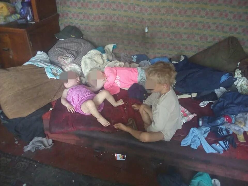 Пьяный отец. Сон пьяные родители. Пьяная мать трансляция. Сон пьяные родители. Голодные дети мама пьяная.