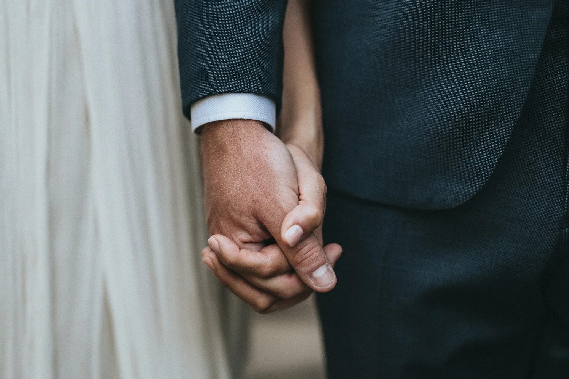 Замуж в 11 лет. Невеста азербайджанка. Двоюродная сестра кадырова. Парень женился на сестре. Свадебные пары.