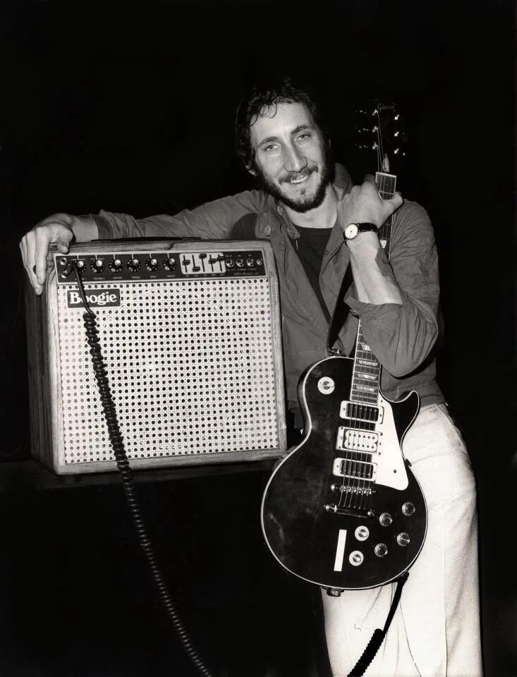 Pete townshend. Пит Таунсенд. Пит Таунсенд британский гитарист. Пит Тауншенд the who. Джон Энтвистл британский гитарист.