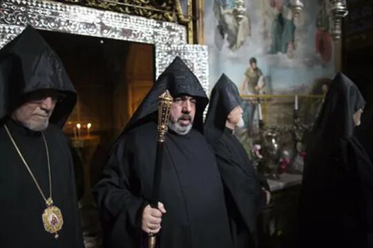 Гарегин 2 и патриарх кирилл. Католикос всех армян гарегин второй. Титул патриарха армянской церкви. Гарегин 1 католикос всех армян. Армянский католикос на троне.