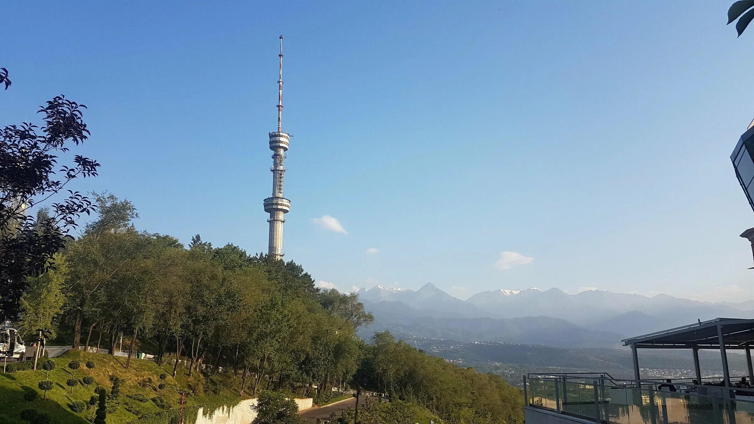 Парк кок тобе в алматы. Телебашня «коктобе» алма-ата. Кок тобе алматы. Гора кок тобе в алматы. Казахстан гора кок тобе.