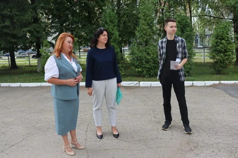 Школа 50 чебоксары. Ермолаев газпром трансгаз казань. Вынос знамени в школе. 37 г чебоксары. Гимн 12 школы чебоксары.