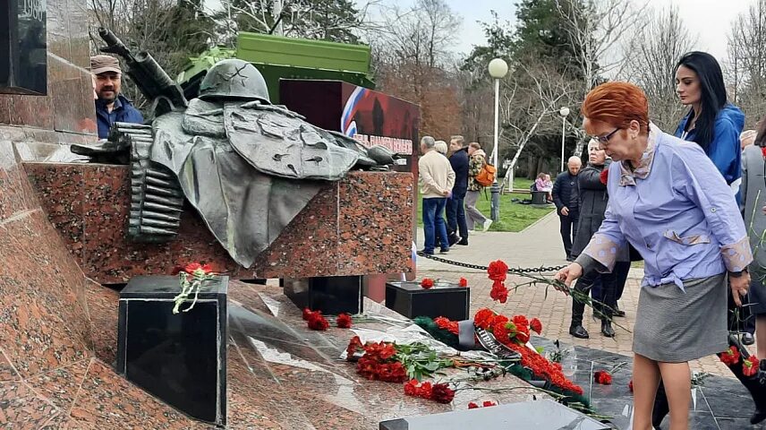 Памяти воинов погибших в локальных конфликтах. День памяти жертв локальных конфликтов. Сузун памятник воинам в локальных конфликтах.