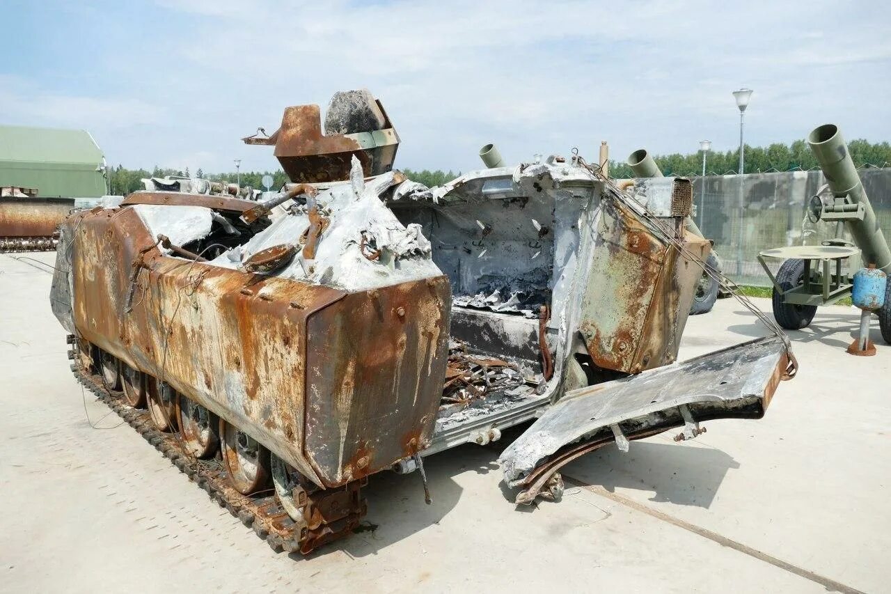 Парк подбитой техники. Турецкую БМП ACV-15. ACV 15 бронетранспортер.