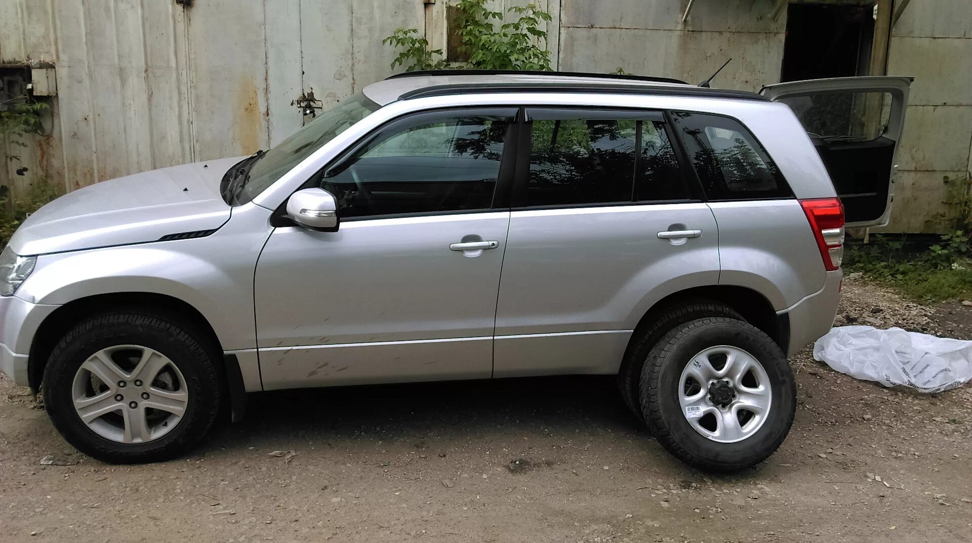 Vitara шины. 225/65 R17 на Гранд Витара. Сузуки Гранд Витара 225 70 17. 225/70 R17 на Сузуки Гранд Витара. Grand Vitara 225/70/16.