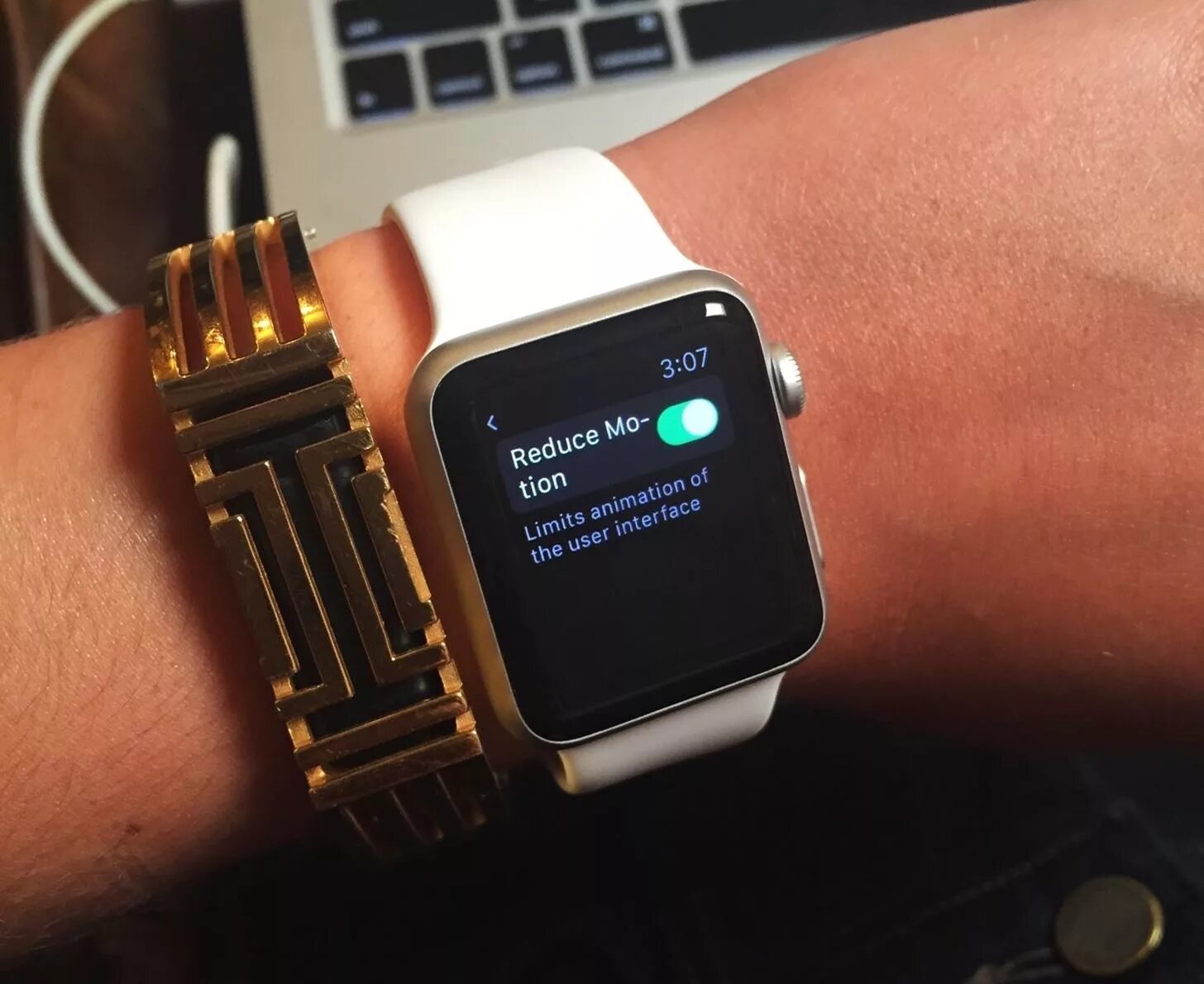 Часы battery. Часы эпл 2023 хаки. Автономность Apple watch. Шторка на часах Apple watch. Apple watch время работы.