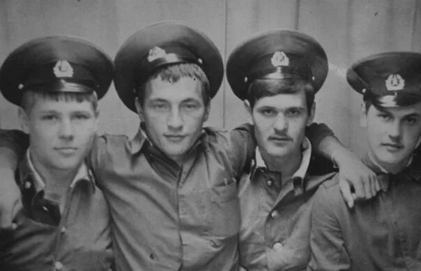 В 70-е два года был фактически на лесоповале( стройбат), жили в палатках, в брош