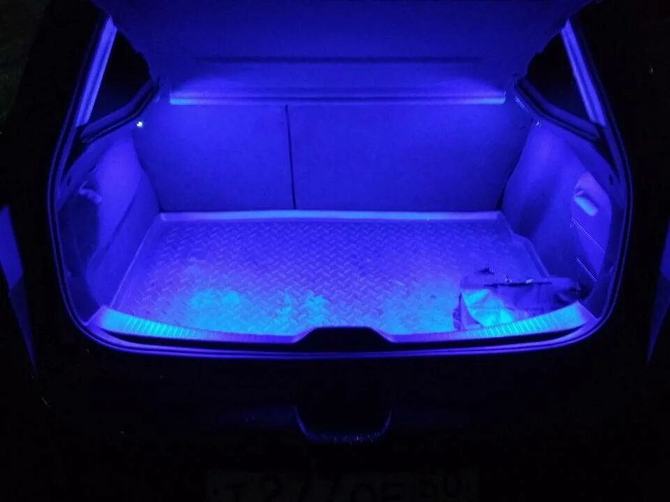 Купить подсветку багажника. Подсветка багажника Меган 2. Led подсветка багажника Ауди а3 8v. Подсветка багажника 2108. Подсветка в Рено Меган 3.