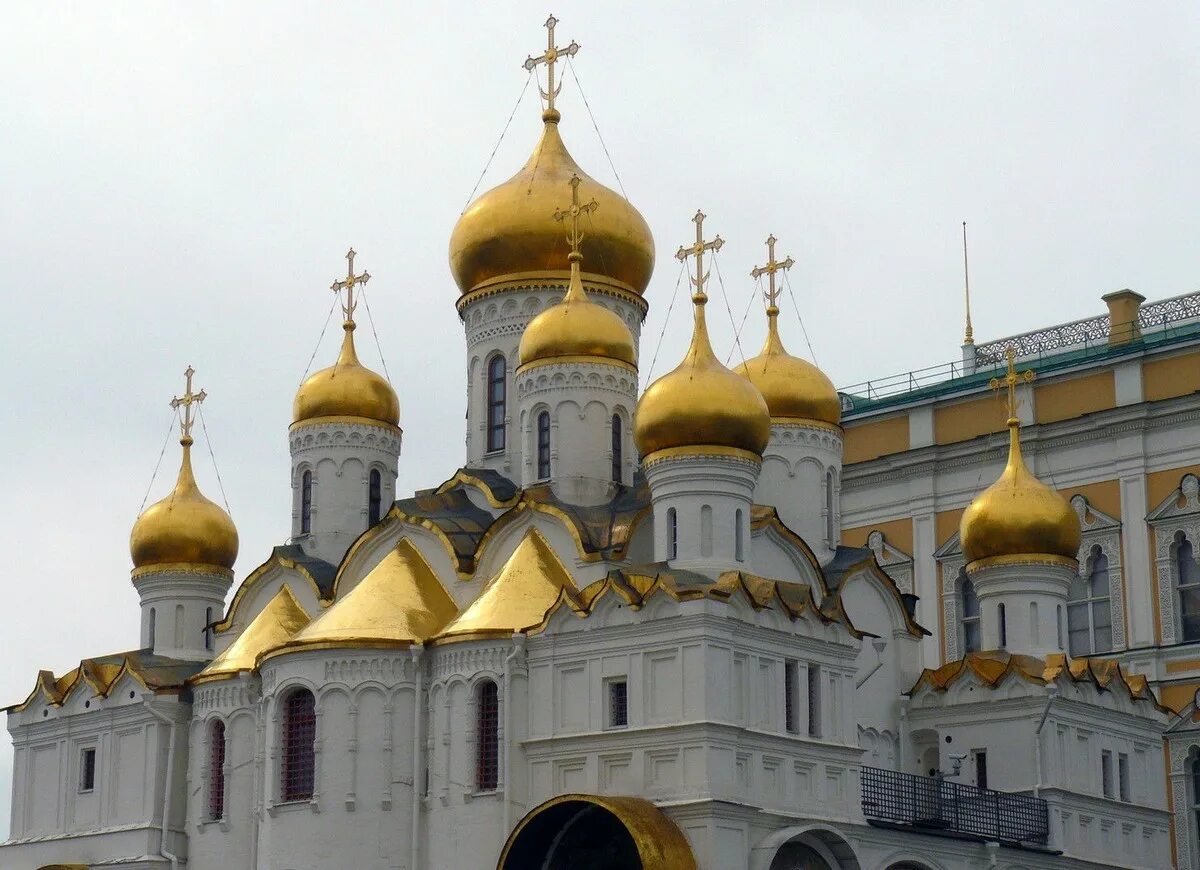 Какие храмы были воздвигнуты. Кафедральный собор храма христа спасителя, москва. Храм казанской иконы божией матери москва. Архангельский собор 1333. Какие храмы были воздвигнуты.