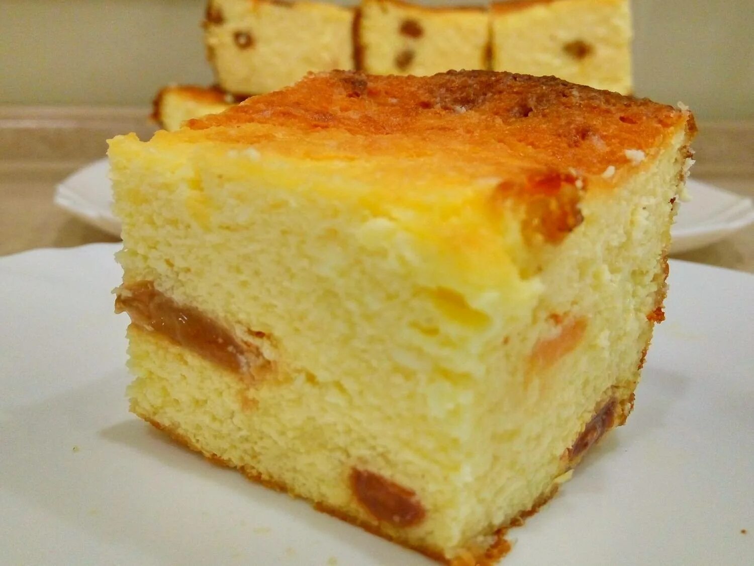 Простой и вкусный рецепт творожной запеканки. Нежная творожная запеканка в духовке. Творожная запеканка с манкой в духовке пышная. Творожная запеканка неженка. Манно творожная запеканка.