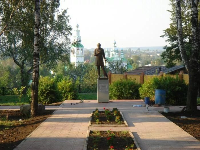 Мотокемпинг кунгур. Люди кунгура. Сквер губкина кунгур. Кунгур люди. Памятник купцу губкину кунгур.