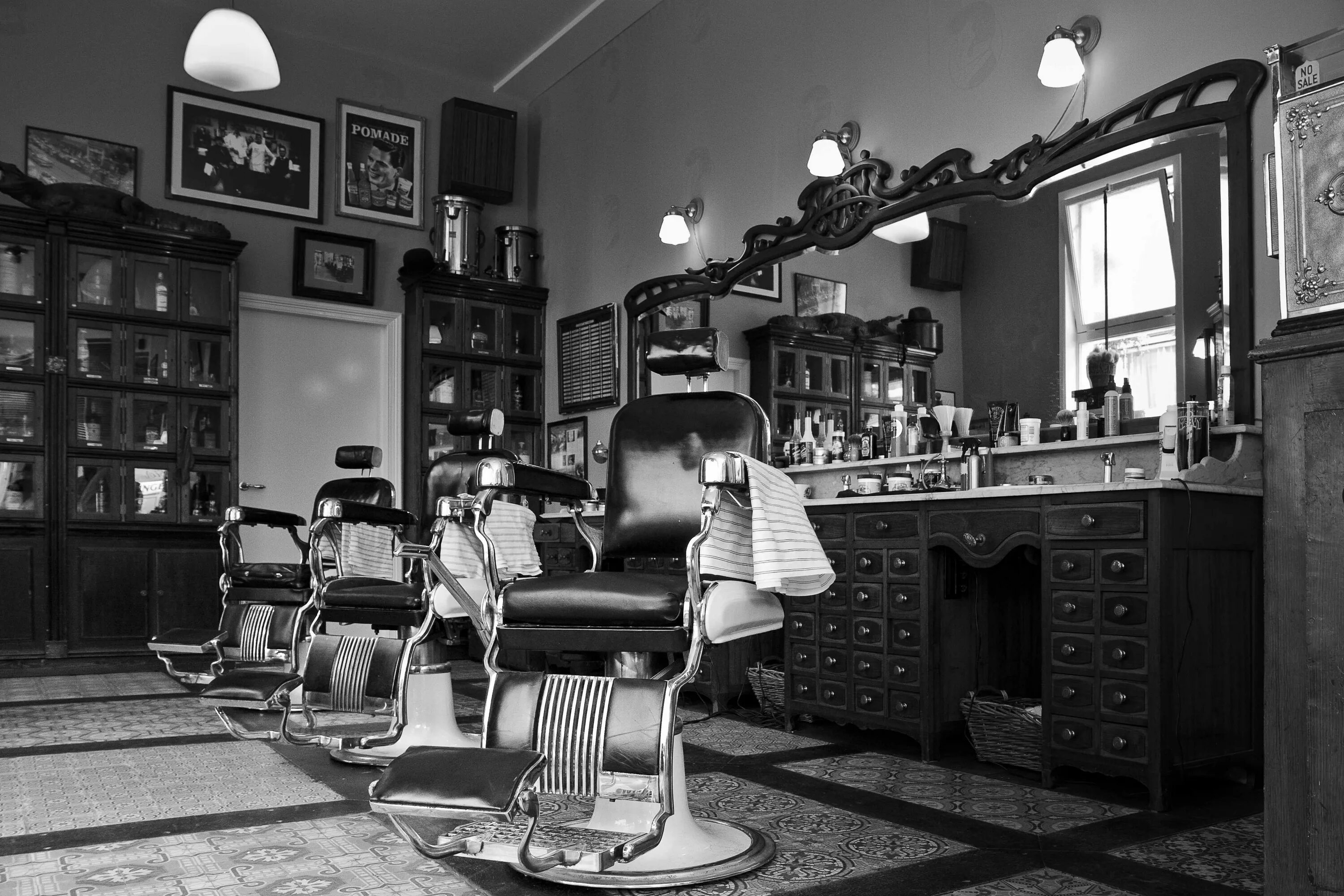 Barber am. Ретро барбер. Барбер shop. Старинные парикмахерские. Парикмахерская в Старом стиле.