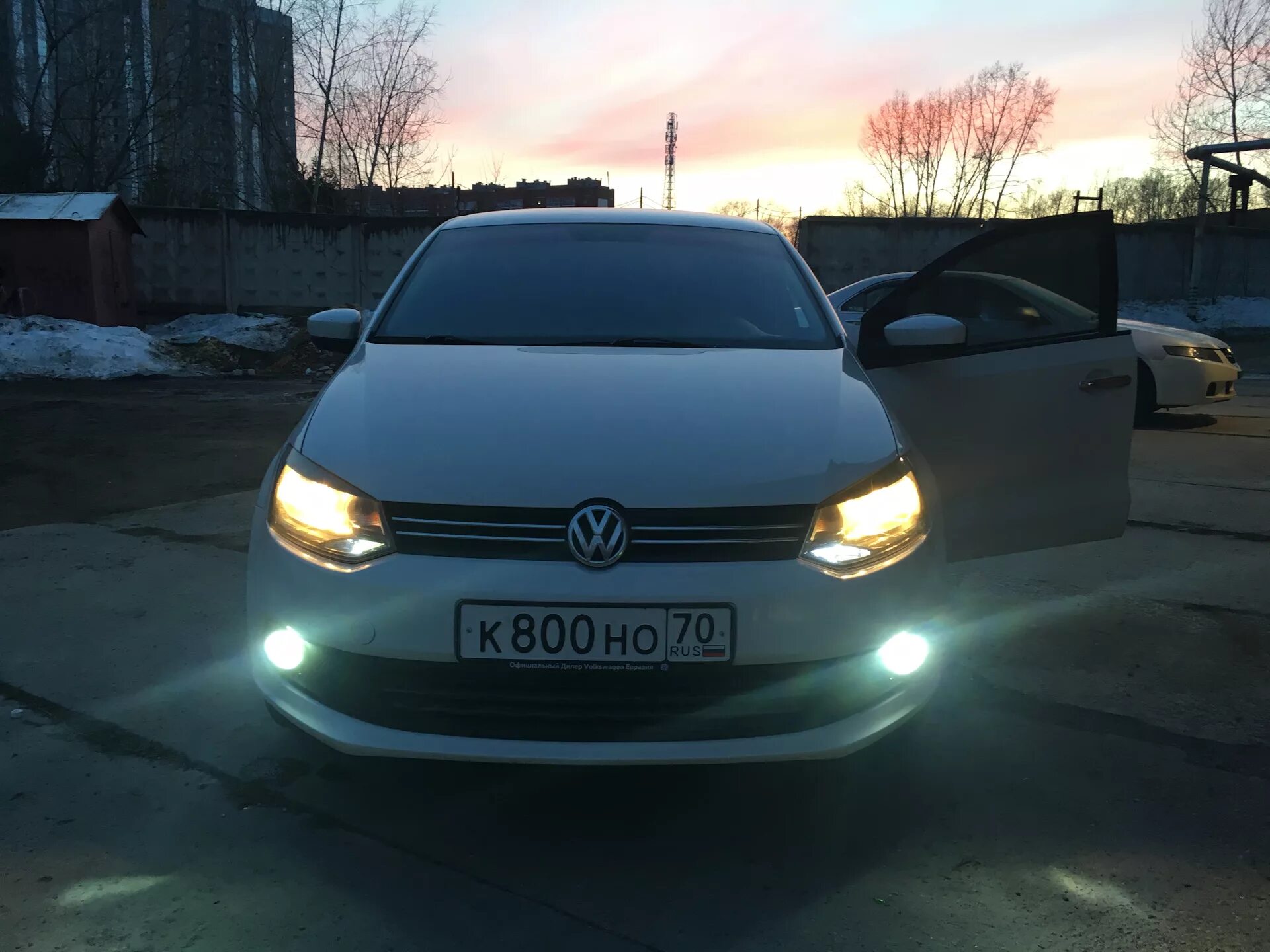 Vw polo лампочки. Габаритные огни Фольксваген поло седан 2011. Диодные Габаритные лампы Фольксваген поло 2011. Фольксваген поло габариты свет. МТФ лампы желтые на Фольксваген поло седан белый.