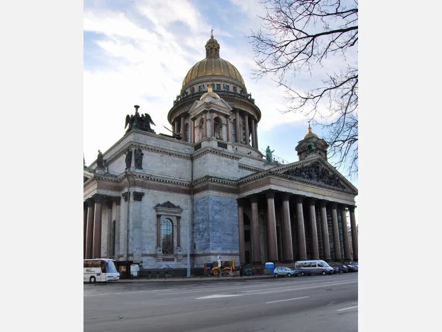 - установлена первая колонна исаакиевского собора. Возведение стен исаакиевского собора. Исаакиевский собор фундамент. Исаакиевский собор сваи. Сваи под исаакиевским собором.