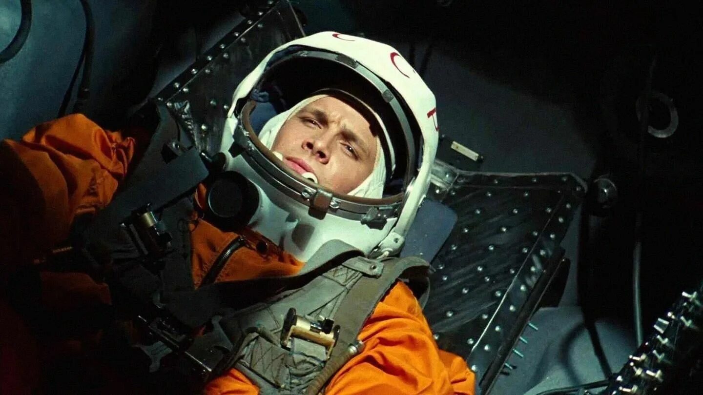 Как звали 1 человека в космосе. Гагарин первый в космосе 2013.