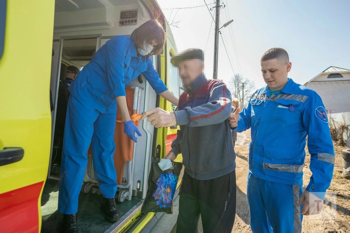 Выплаты фельдшерам скорой помощи в 2025 сегодня. Фельдшер скорой помощи. с днем фельдшера. работники скорой помощи татарстана. фельдшер фото.