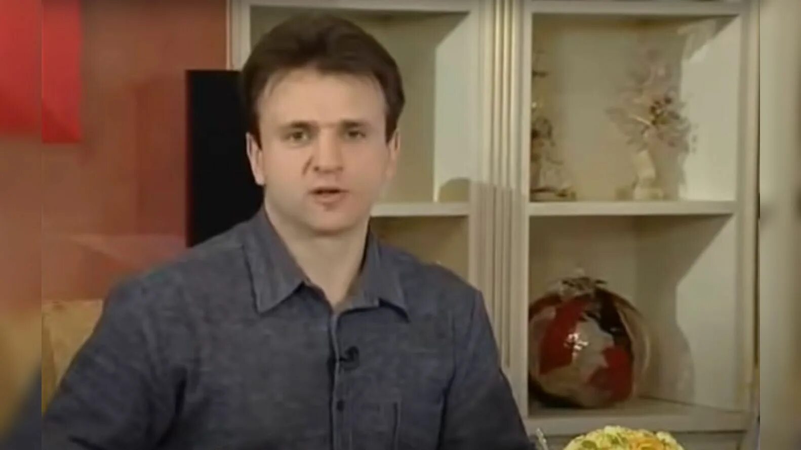 Пока все дома биланов. Пока все дома ведущий. тимур кизяков 2025. тимур кизяков мясникова в гостях у александра. ведущий программы пока все дома.