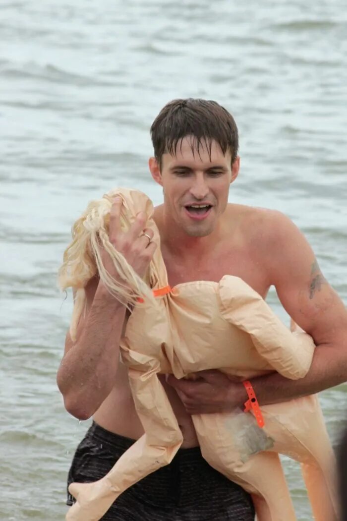 резиновая кукла. надувная кукла. девки резиновый нашли. юлия гюнтель злата. резиновая женщина.