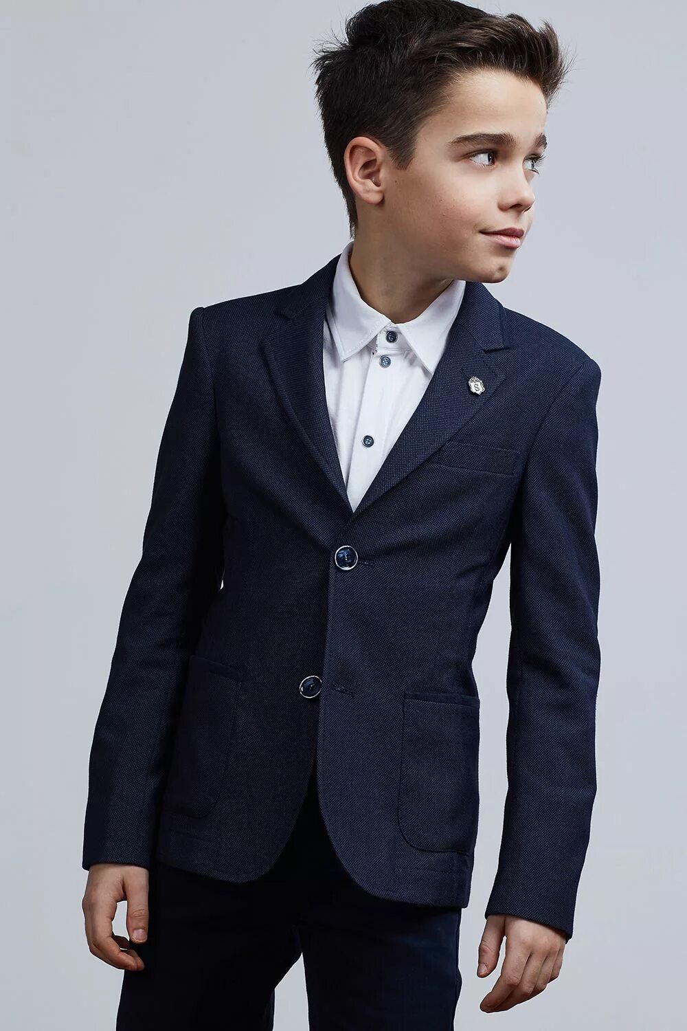 Школьная одежда для мальчиков. В чем ходят в школу подростки мальчики. Школьный кардиган для подростка. Стильные подростки. Модные пиджаки для подростков мальчиков.