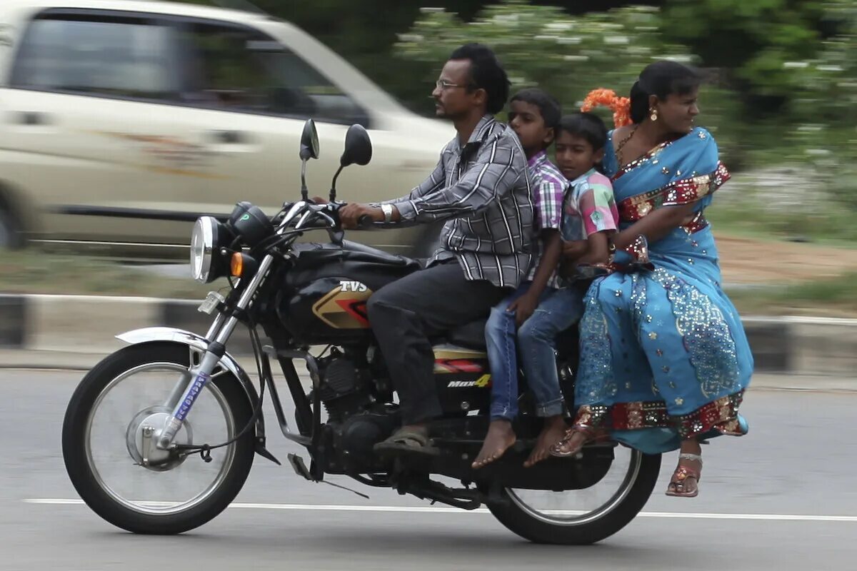 File:Bharadwaj successfully completes the world tour on motorcycle.jpg - Wikiped