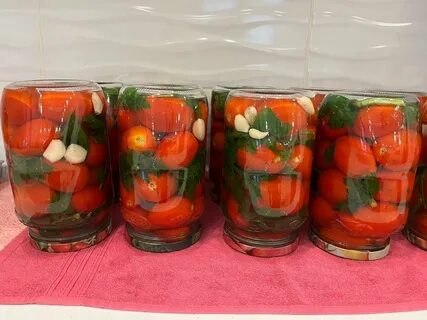 Сладкие помидоры с петрушкой