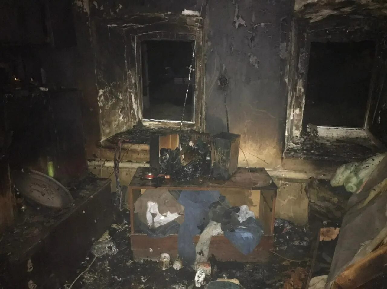 Пожар в доме дали. Пожар в комнате. Сгоревший дом. Пожар в Мичуринске.