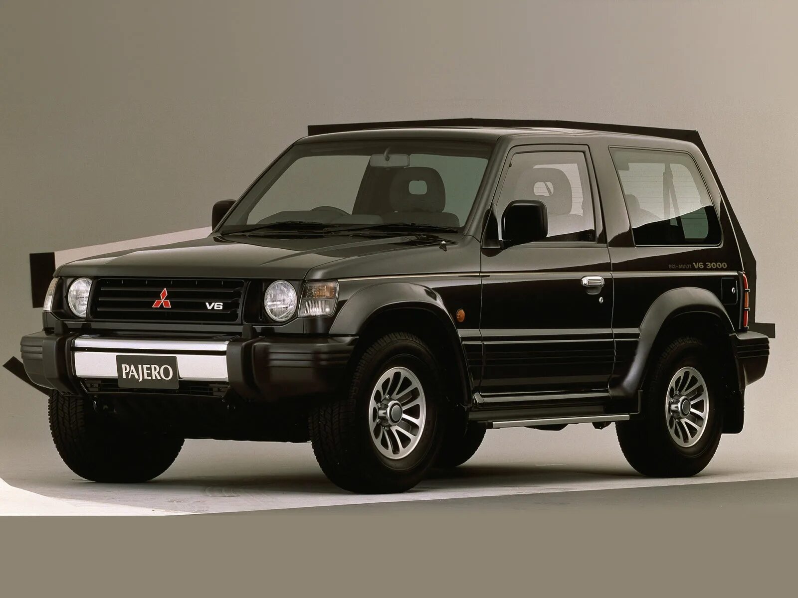 Mitsubishi трехдверная. Mitsubishi Pajero 1990. Mitsubishi Pajero II 3. Митсубиси Паджеро 2 дверный. Mitsubishi Pajero 2 1991.