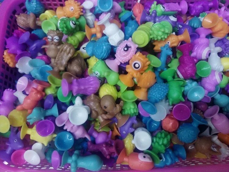 Игрушка прилип. Прилипалы. прилипала игрушка. маленькие игрушки. игрушки веселые прилипалы.