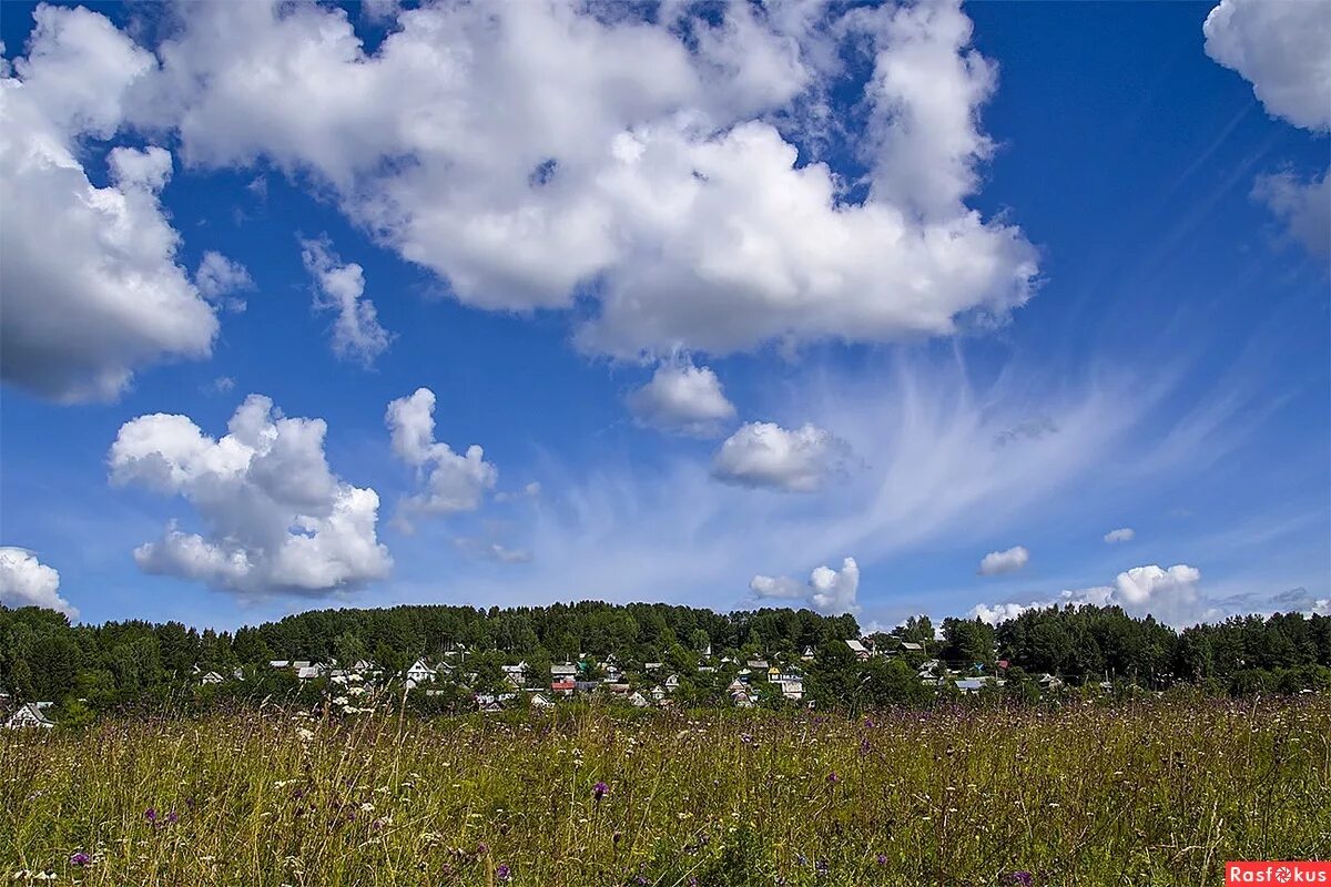 облака плывут. посмотри как плывут облака 2023. посмотри как плывут облака 2023. посмотри как плывут облака 2023. облака над городом.