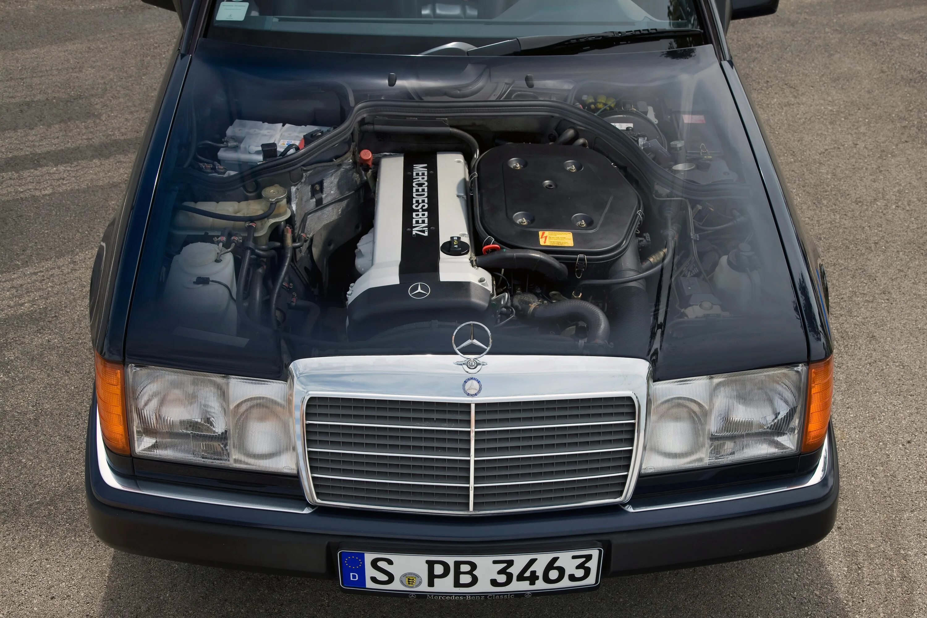 Мерседес Бенц w124. Mercedes Benz w124 мотор. Mercedes w124 1988. Мерседес 124 230е.