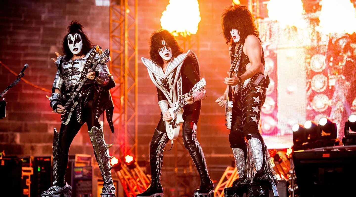 Группа Kiss. Барабанщик группы Кисс. Группа Кисс в Москве. Группа Kiss фото. Kiss истории
