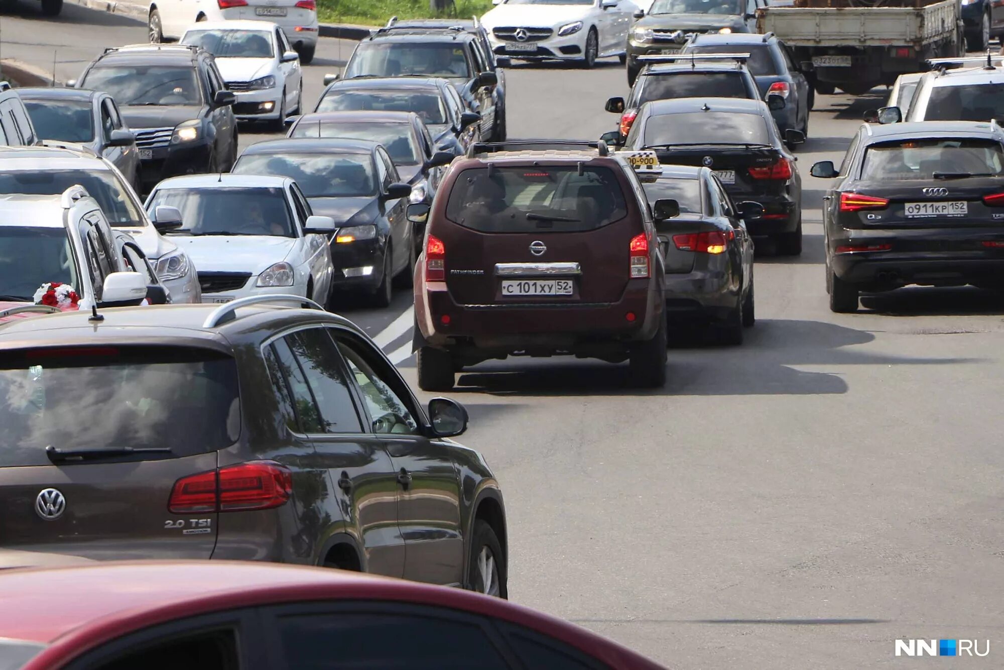 Пробки Нижний Новгород. Автомобильная пробка. Автомобильная пробка в Нижний Новгород. Пробки Нижний Новгород фото.