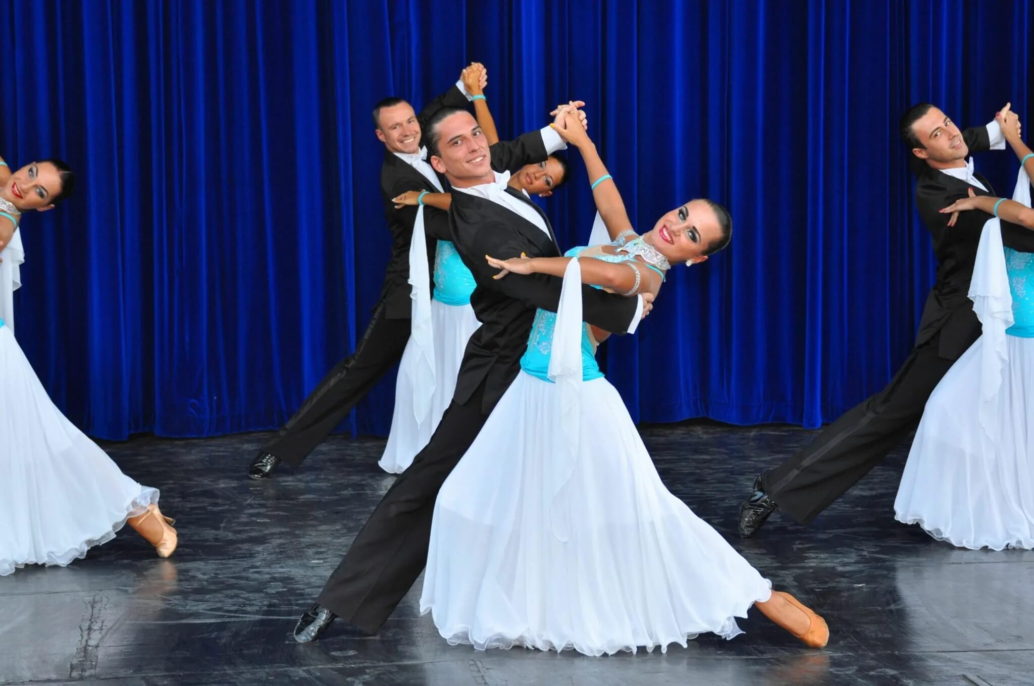 Венский бал михаил ленн карины. Вальс н. Вальс н. Вальс танец. Осипов василий бальные танцы.