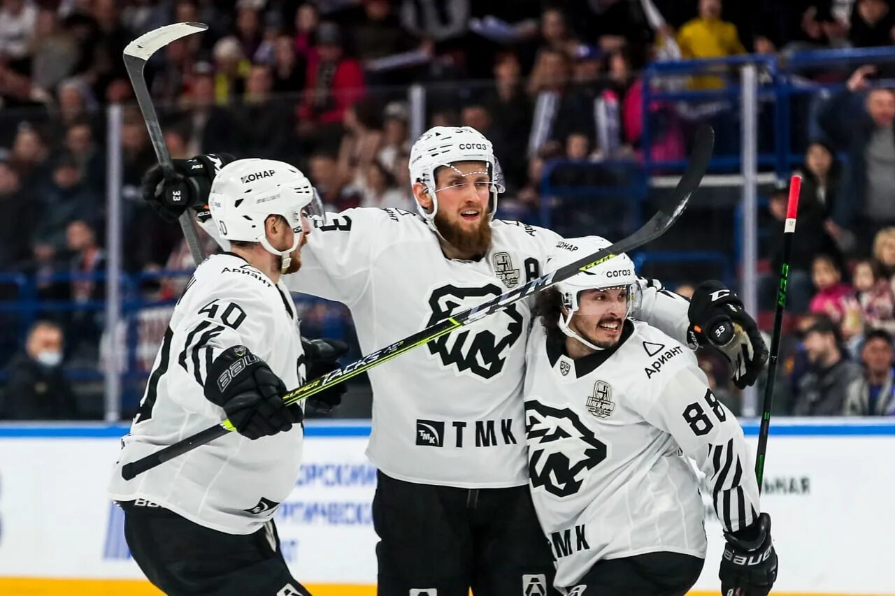 робот хоккеист трактора. трактор металлург мг 0 6. авангард трактор. трактор челябинск салават юлаев уфа. игр трактор металлург.