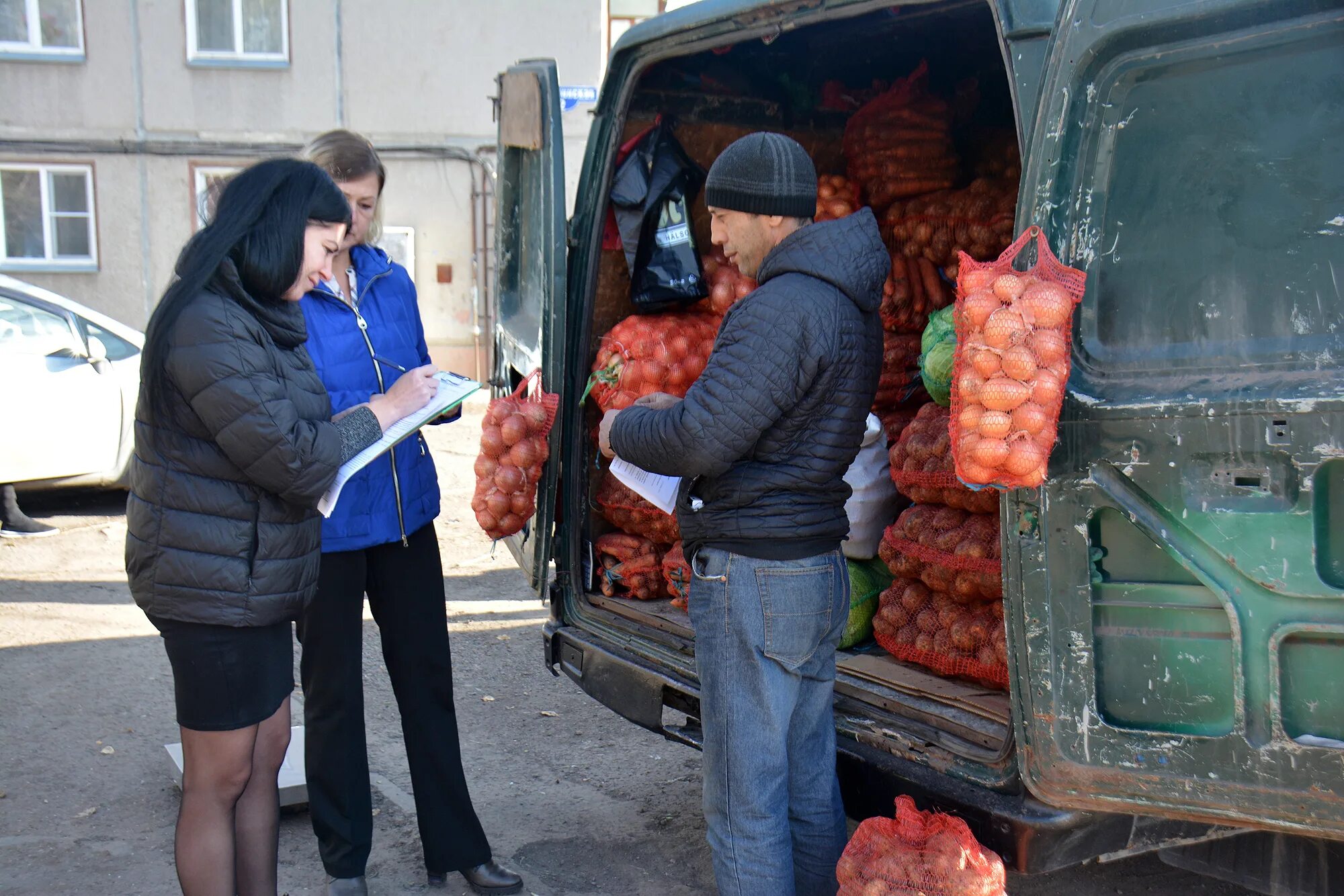 колхозный рынок красноярск. драка на южном рынке красноярск. центральный колхозный рынок красноярск. закрытие рынка. на рынке.
